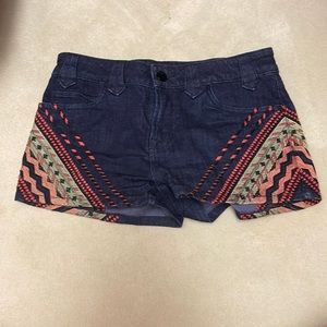 Colorful stitched denim shorts